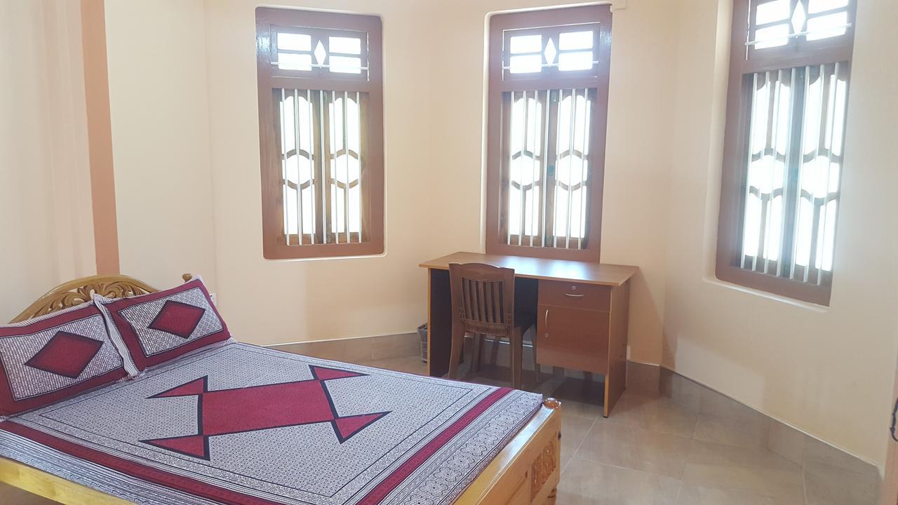 Tulip Guest Inn Point Pedro المظهر الخارجي الصورة