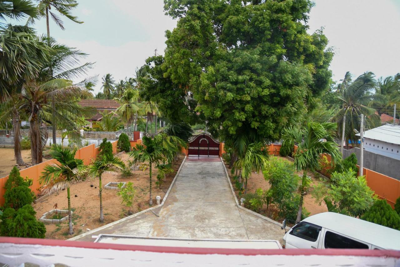 Tulip Guest Inn Point Pedro المظهر الخارجي الصورة